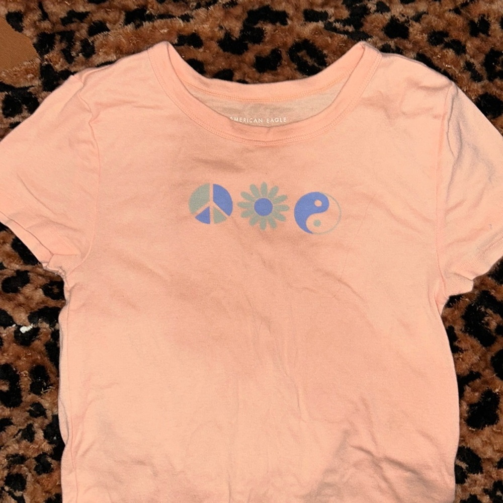 super cute AE tee
